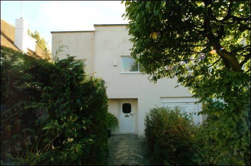 28  Vivian Way